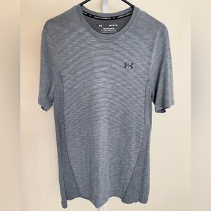 As New - Under Armour Men’s Training Shirt - Light Grey - Size M